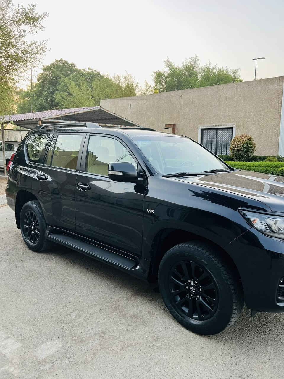 برادو 2023 شركة SAS ماشيه 89الف TXS. السعر 46000 الف دولار الاتصال على الرقم ***********
