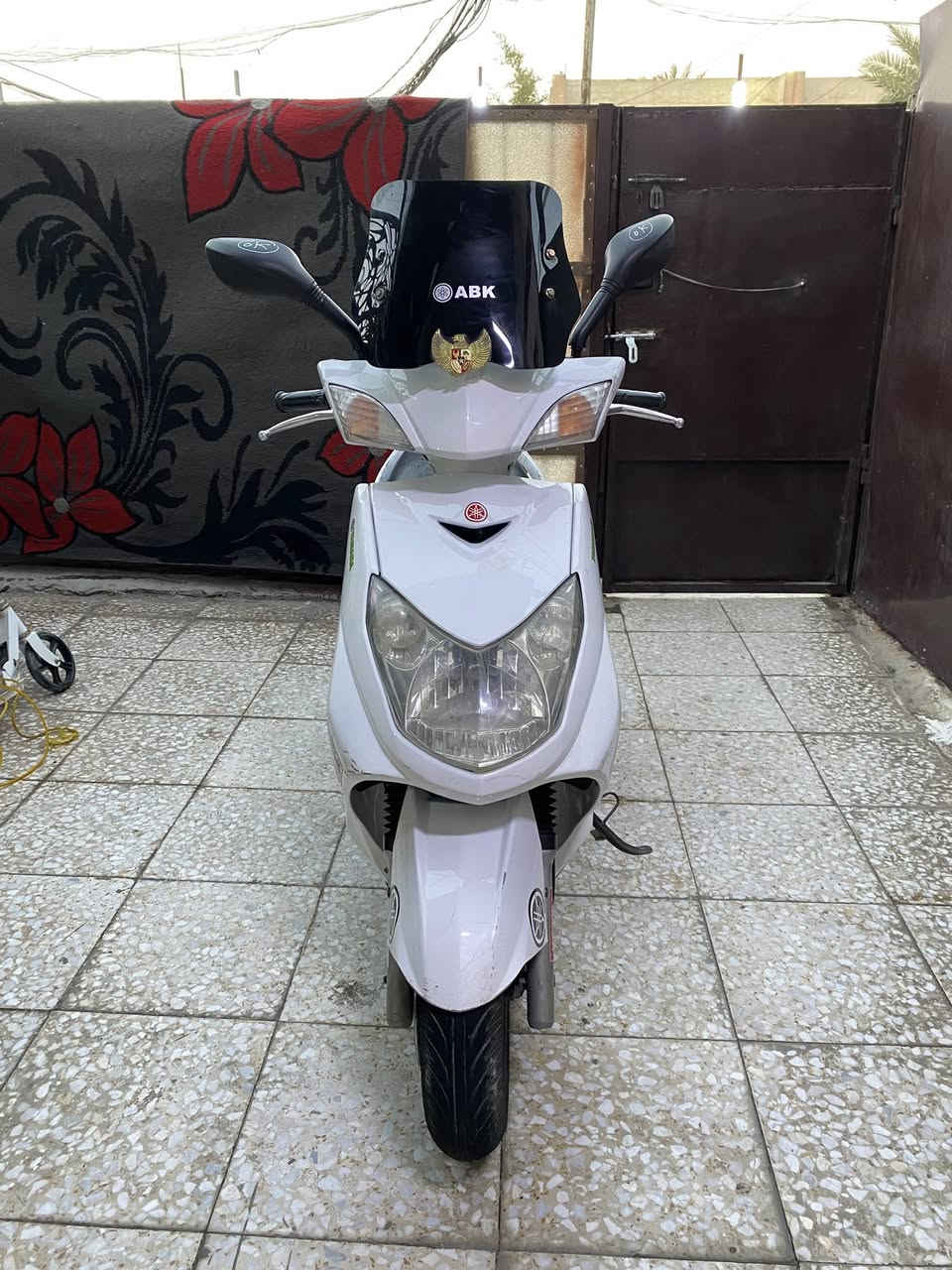 سلام عليكم للبيع دراجه سكنس فحل كابريتر كهربائيات كلها شغاله دبل اشاره مكفوله كفاله عامه مكينه بلاديه ماتنسمع خرسه ربع نكره بكل وقت دهن امزويل هسه بدلته تاخذ دراجه تترحملي السعر 650الف   مكاني بغداد الدوره شارع 60رقمي ***********
