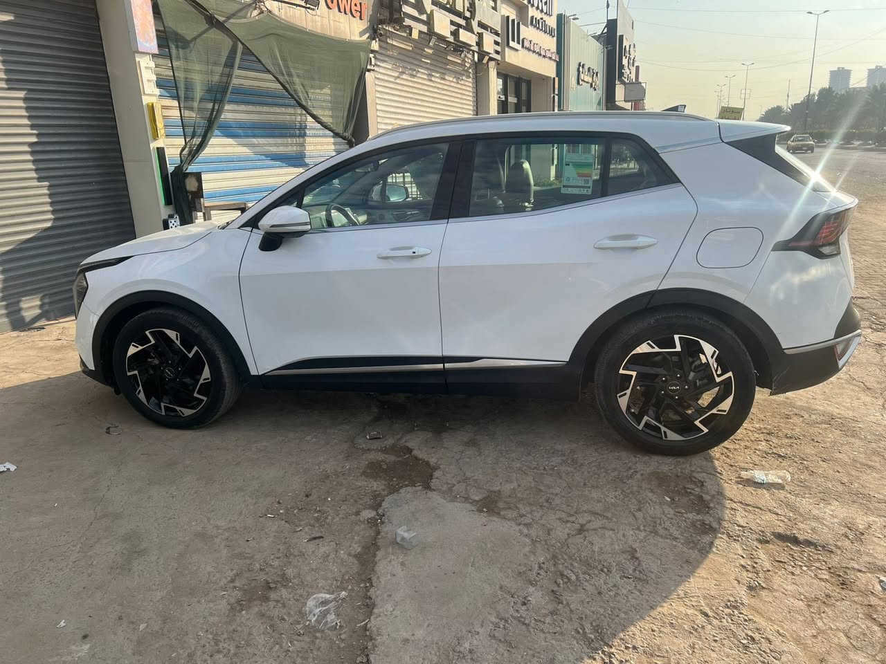 كيا سبورتج ٢٠٢٣ ماشيه ٣٧ خليجيه بيه بارد بسيط في الباب جانب السايق السعر ٢٢الف وبيه مجال فول معدا الفتحه***********

