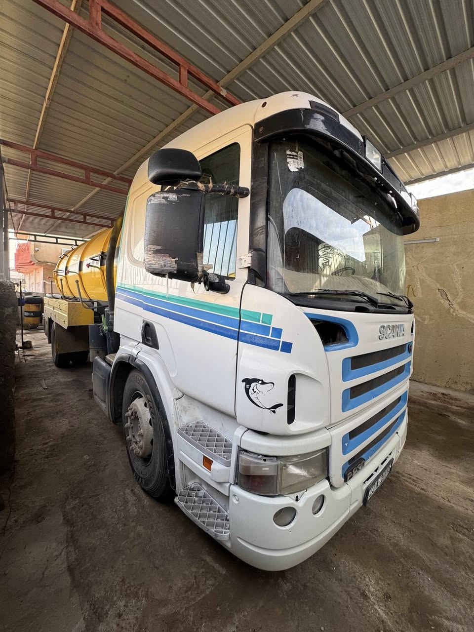 سلام عليكم سيارة للبيع
سيارة سكانيا موديل ٢٠٠٦تخم تاير جديد صدر جديد كير ومحرك واكسل ابشرط كير 4 في 4 تانكي ١٧الف لتر بيها حصة كاز دبل ماطور ٥٥ سيارة 5 بستم الشراي يتصل *********** واتساب موجود
