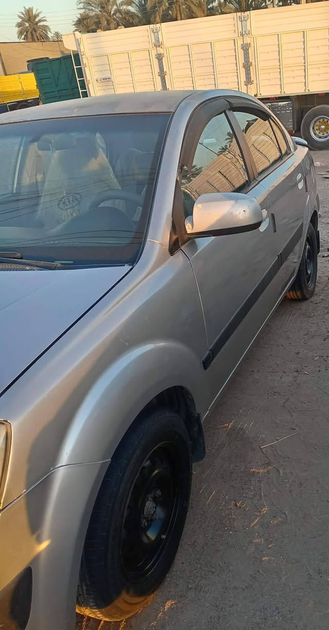 ريو 2007  رقم بغداد بأسمي مكينه 1600 بيهه جاملغ امامي ايمن وجاملغ ايسر طخطخات ومعمرات بدون دواخل بنيد سليم سياره بيها جراد بالقماره وكلير باب السائق والباب الثاني السياره بدون دواخل تبربد ثلج تخم تاير محرك نضيف بي لاستيك ولف فقط السعر 67 مكانها بغداد ابو غريب ***********
