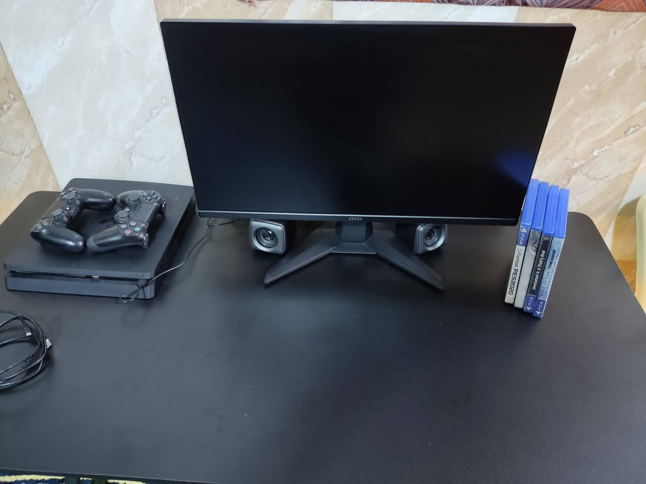 شاشه جيمنج ام اس اي msi حديثه صالي اربع اشهر من خذتها جديده بل جيس استخدام خليل قليل الموصفات موجوده بل كارتونه تواصل على هذه الرقم *********** بي وتساب
