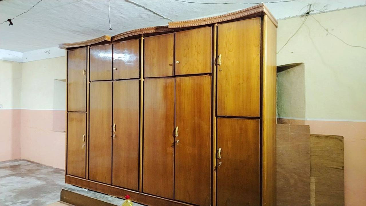 السلام عليكم يوجد غرفه مسرح ست قطع للبيع خشب صاج عراقي السعر ٧٥٠ وبي مجال للاستفسار على هاذ الرقم *********** يوجدوتساب
