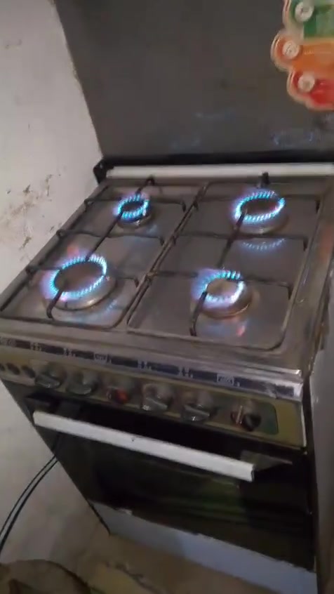 للبيع طباخ أربع عيون عل فحص سعره 100 وبي مجال مكاني بغداد فلكت حي نصر رقم الهاتف ***********
