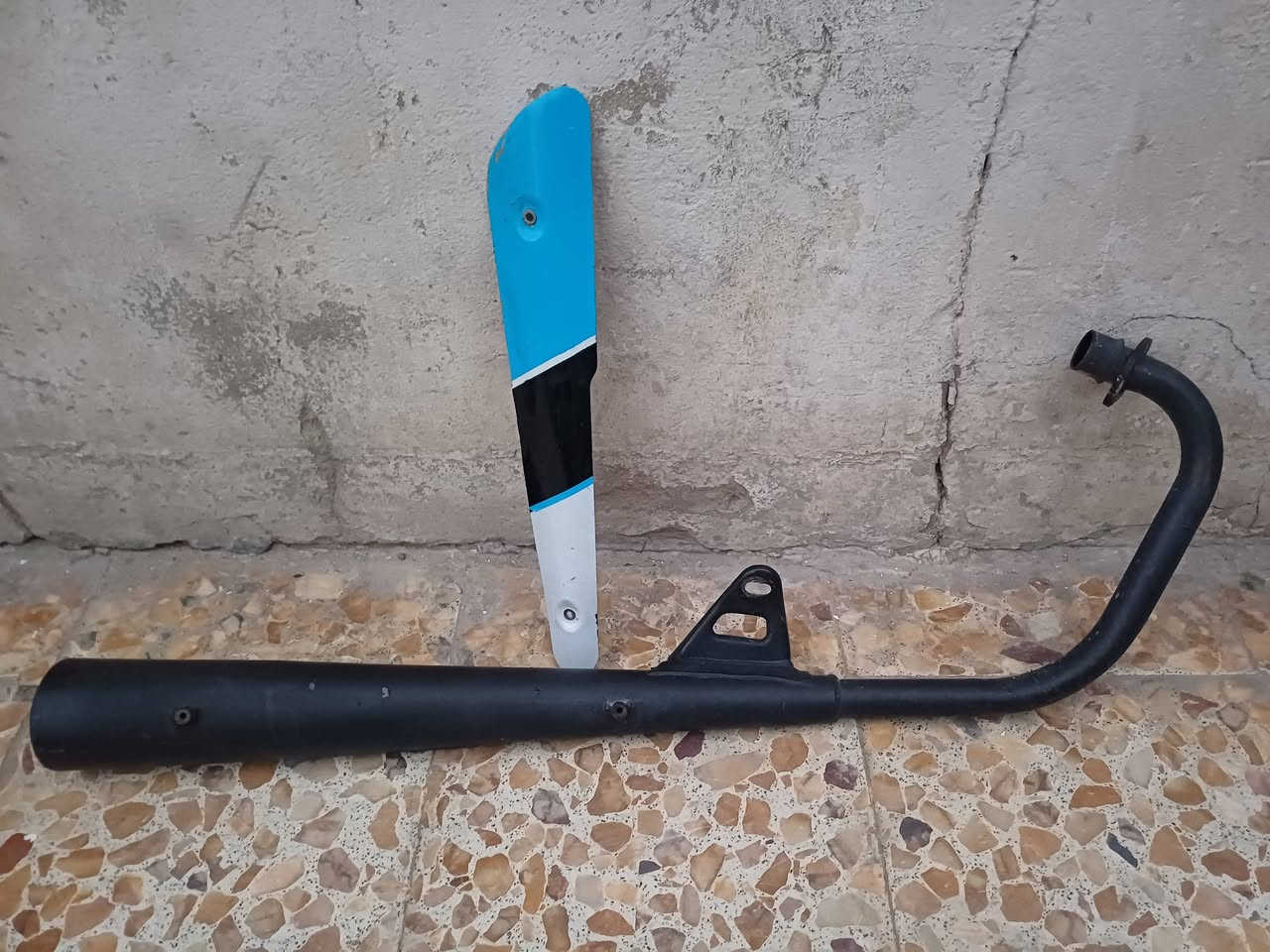 سلام عليكم صالنصة دايون للبيع اصلية ختم مفلترة صوتها حلو وعالي سعرها 20 الف وبيها مجال ***********
