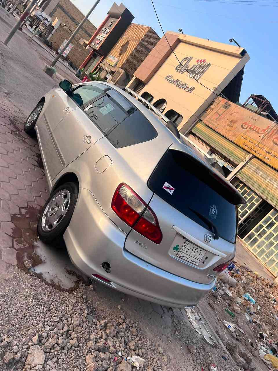 سلام عليكم ابصم موديل 2002 اصل مكفوله من الضربه وصبغ ماعده رشات بصيطه فقط كير محرك جديد كهربائيات كله شغاله مسجل شاشه تاب كامره خلفيه سنتر ريموت 
تبريد 3قطع 7راكب غرف جديده دواخل عسلي 
تخم تاير جديد ويلكب جديد ستيل لايت زنون 
سنويه 2027 مشروع وطني تحويل مباشر 
السعر 115 رقم ت ***********
