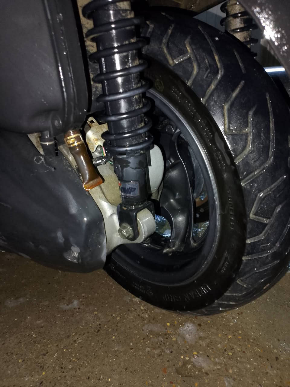 السلام عليكم ورحمة الله وبركاتة
دراجة فورزة صفر 8 بصمة عميه بلاد مكينه كلاجات شلعه تخبل تشك الكاع لايت زنون 
المكان بغداد الحسينية 
السعر 800 وبيها مجال
***********
