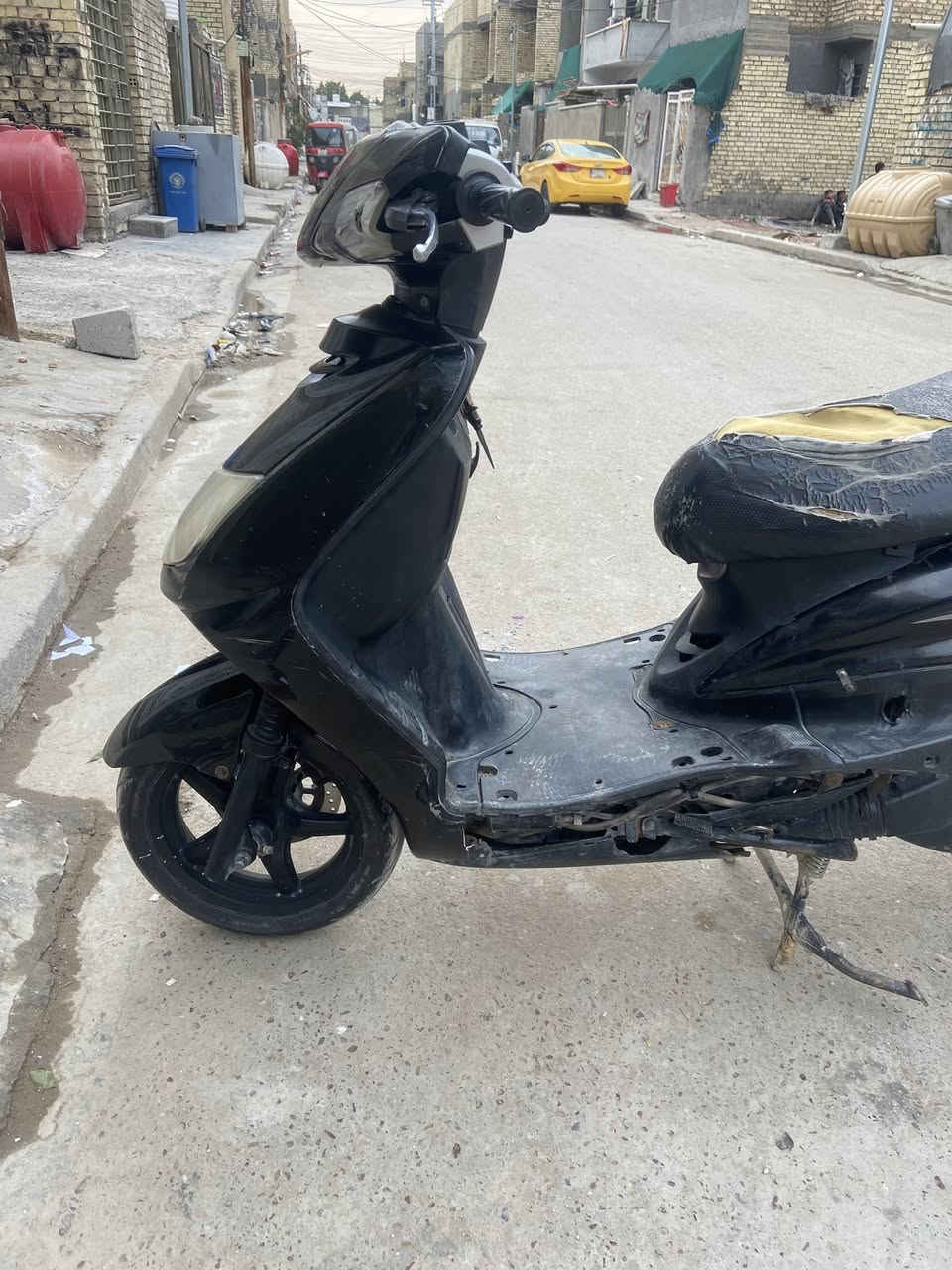 السلام عليكم
سكنس نثيه ١٤٠ كلجات رياضي اصلي مختوم كهربائيات شغاله عده الطوافه والاشاير سلف هندر دبلات جدد زوج تايرات جدد قفل جنطه شغال نقصها صفاحيات ودوشمه للكشن اوراق منفيست موجود 
٣٥٠ وبيها مجال بسيط عنواني الامين شهداء النفط متواجد خاص 
***********
