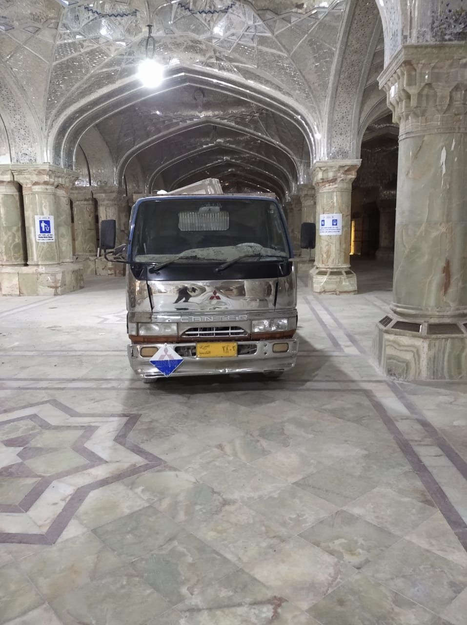 كنتر مكفولة مكمل معاملة ودافع كل الرسوم والهزة والضريبة وحاليا عد المعقب باقي بس الأرقام والمعقب واصلة فلوسة مكاني النجف *********** راسلني واتس اب السعر ١٢٠ .حاليا تشتغل بشركة بابها موجود ودعاميتها الاستيل شاصي مكفول
