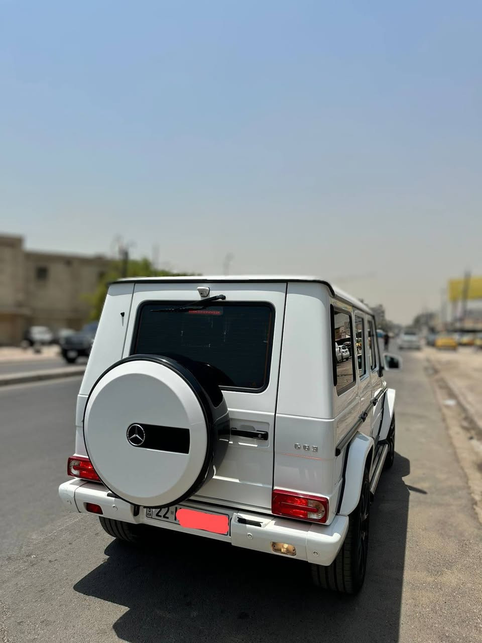 Mercedes G63 AMG
‏
مرسيدس جي 63 أي أم جي
سنة الصنع: 2016
المسافة المقطوعة: 120
المستورد: BCM

المواصفات:

المحرك: 4.0 لتر V8 مزدوج التيربو
القوة: 577 حصان
ناقل الحركة: أوتوماتيكي بـ9 سرعات (AMG SPEEDSHIFT TCT)
نظام الدفع: دفع رباعي دائم (4MATIC)
نظام التعليق: تعليق AMG متكيف
الشاشة: شاشتان رقميتان بقياس 12.3 إنش
نظام الصوت: Burmester فاخر
فتحة السقف: سلايد
نوع الفرش: جلد 
المستشعرات: مراقبة النقطة العمياء، مساعد ركن أمامي وخلفي، مساعد الحفاظ على المسار
الكاميرا: رؤية محيطية 360 درجة
الإضاءة: مصابيح MULTIBEAM LED
نظام الملاحة: نظام MBUX مع شاشة لمس ودعم الأوامر الصوتية 
ضررها: جاملغ امامي ايمن صبغ فقط وعندي صورته قبل لا اصبغه مكانها بغداد زيونه
***********

