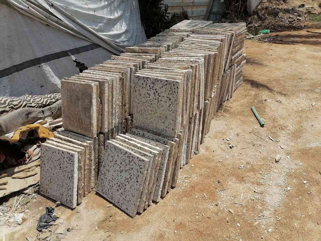 كاشي مستخدم نظيف الي يريدة يجي ياخذة بلاش 
‏‪***********‬‏  نجف مقابل قرية الغدير


**إذا كنت صاحب هذا الإعلان وتريد حذفه لأي سبب، رجاءا أرسل رسالة إلى الدعم الفني**