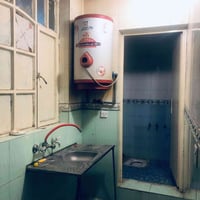 شقق للاجار للطلاب أو عمال اوموضفين في حي القاهرة الشارع العام مقابل مط...