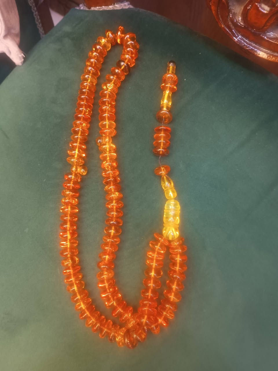 سبح ثنين للبيع الاولى كهرب روسي حر طبيعي قديم قطعه نادرة صعب تتوفر وزنها 80 غرام والثانية بولوني حر طبيعي 101للاستفسار ***********
