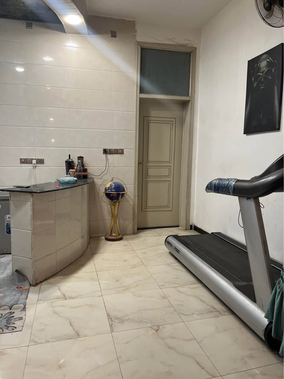 للبيع دار في الحله زوير 120م طابو زراعي سند25 باسمي  طابق واحد بناء حديث      خامس فرع عن الكورنيش الحله 
كافة الخدمات متوفره 
يحتوي ع غرفة نوم /صاله/هول/منور/مجمع صحيات/مطبخ مفتوح /طارمة
شارع 10م تبليط
الاستفسار اكثر ☎️*********** المصيب, بابل
