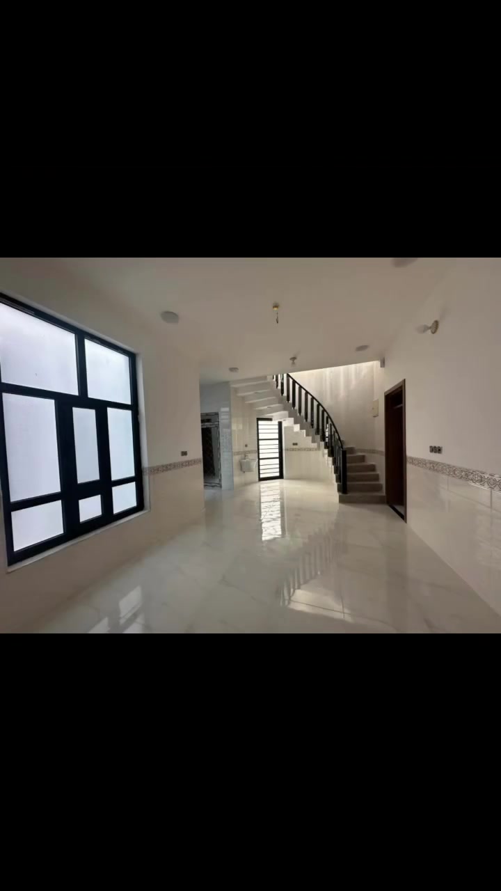 .. السلام عليكم....
بيت للبيع مساحه 200 طابو صرف
حديث ممسكون بناء حجر 
يحتو على استقبال كلدور صاله مطبخ غرف نوم عدد 2
مناور صحيات داخل وخارج 
شارع 10 م
السعر 95 مليون بيع نقد فقط 
للاستفسار 
***********
