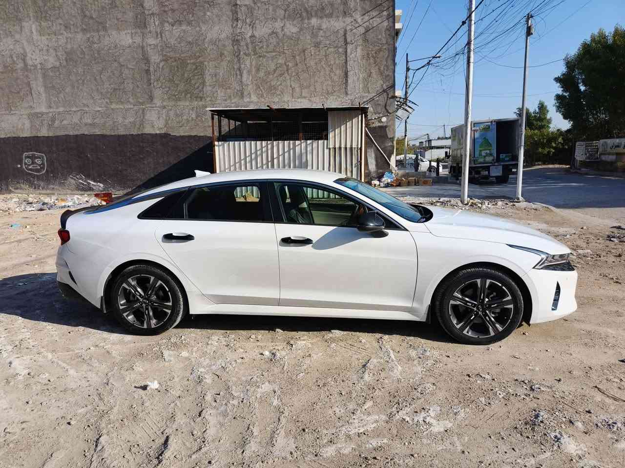 السلام عليكم 
كيا كي فايف خليجي الدولية العراقية موديل 21
المواصفات:
محرك 2000 دوش 
شفتات ستيرن
تبريد لمس
حساسات 360 درجة
كامرة خلفية 
دخول ذكي
صندوك ذكي
تشغيل عن بعد
نظام ترحيب
ويل كب 18 انج
تبريد خلفي 
شاشة أندرويد أوتو وابل كار بلي
الإنارة الخلفية متصلة 
ليد لونين
 بيها تلحيظات بسيطة موجودة بالسونار 
رايدها ب197 وبيها مجال
السيارة باقي شهرين يخلص ضمانها
السيارة رقمها بغداد وبيها هزة جديدة 
مكاني بغداد الشعب حي البساتين
رقمي: ***********
