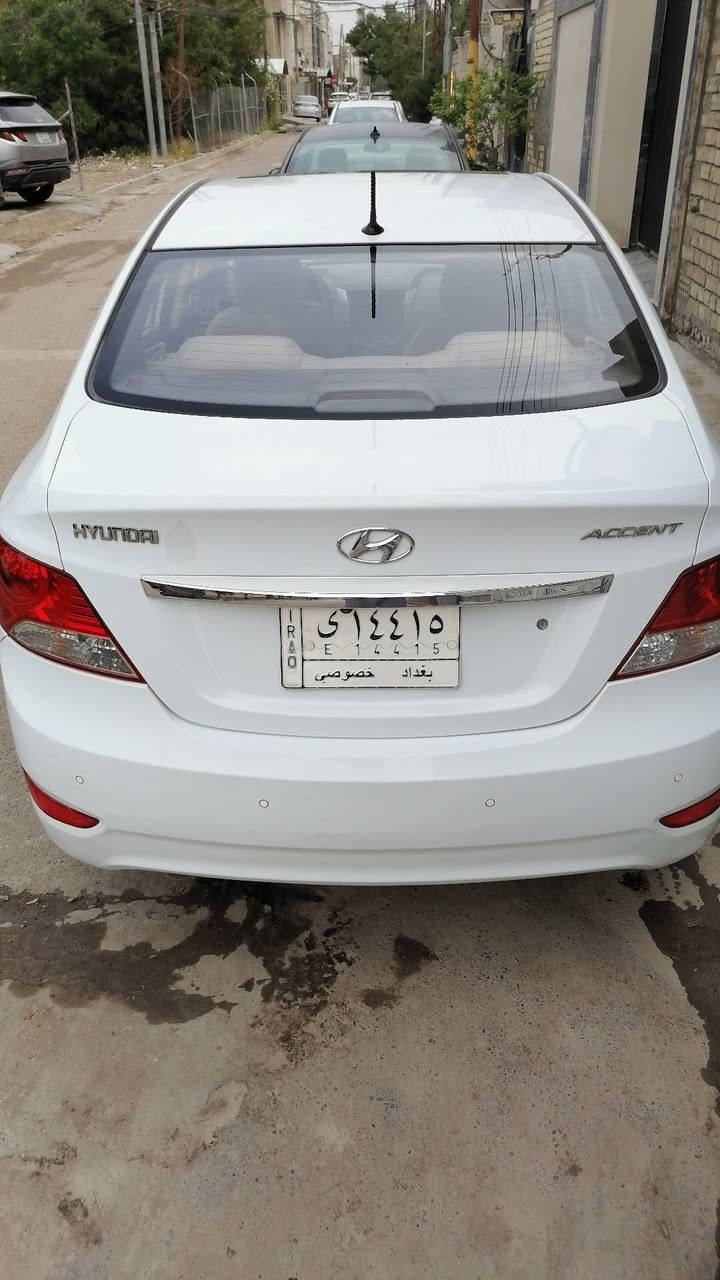 السلام عليكم للبيع هونداي اكسنت خليجي موديل ٢٠١٣ بلو🍃
فول مواصفات
محرك "1600" قطرتين 
فتحة
شاشة
اشاير مري
كامرة خلفية
داخل لونين
لايت منضومة كاملة (زينون) نهار
ويل كب ١٦
فقط دوستين صبغ وهلال
السعر 100 وبيها مجال
للأتصال *********** أحمد
مكاني الكرخ
