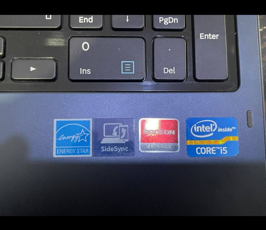 لابتوب Samsung Series 7 Chronos 670Z5E
المعالج: Intel Core i5-3230M (تردد يصل لـ 3.2GHz)
الذاكرة: 8GB RAM لأداء جيد ومستقر
الهارد: 1TB مساحة تخزين واسعة
الشاشة: 15.6 بوصة بدقة Full HD ضد الانعكاس
كرت الشاشة: منفصل AMD Radeon 2GB للألعاب والتصاميم الخفيفة
الصوت: سماعات JBL الأصلية بنظام ستيريو
المميزات: كيبورد مضيئ، هيكل ألمنيوم، تصميم نحيف
المنافذ: USB 3.0، HDMI، مدخل LAN
البطارية ساعة
كيبورد بيه كم دكمه ماتشتغل اعتبره تبديل


**إذا كنت صاحب هذا الإعلان وتريد حذفه لأي سبب، رجاءا أرسل رسالة إلى الدعم الفني**