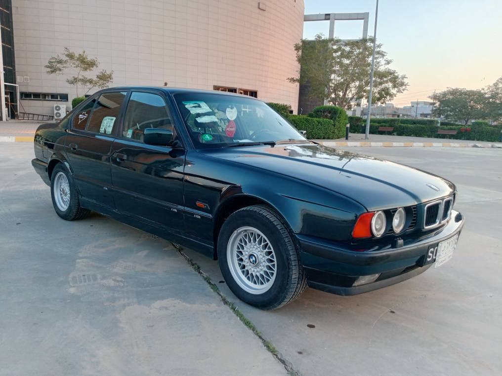 سلام عليكم اخوان. بي ام موديل ( 1995 ) رقم كركوك زيتوني مكينة ( 525 ) بيلادي كير اوتوماتيك كير و محرك بشرط مابي سرف و بخار بدون ضربة بدون اي شي كدام و خلفي كبس فقط صبوغ جمالية سنوي جديد لحد ( 2029 ) هزة جديد بطاقة بنزين موجود 
 ( تبريد تدفيئه يشتغل )
 (كاربائيات كل يشتغل)
 (شاشة الكمبيوتر) 
(تحديد سرعة)
(تحكم ستيرن)
( تحكم لايتات )
بشرط تحويل مباشر سعر 73 بي مجال
رقم موبايل ***********
*********** كركوك, العراق
