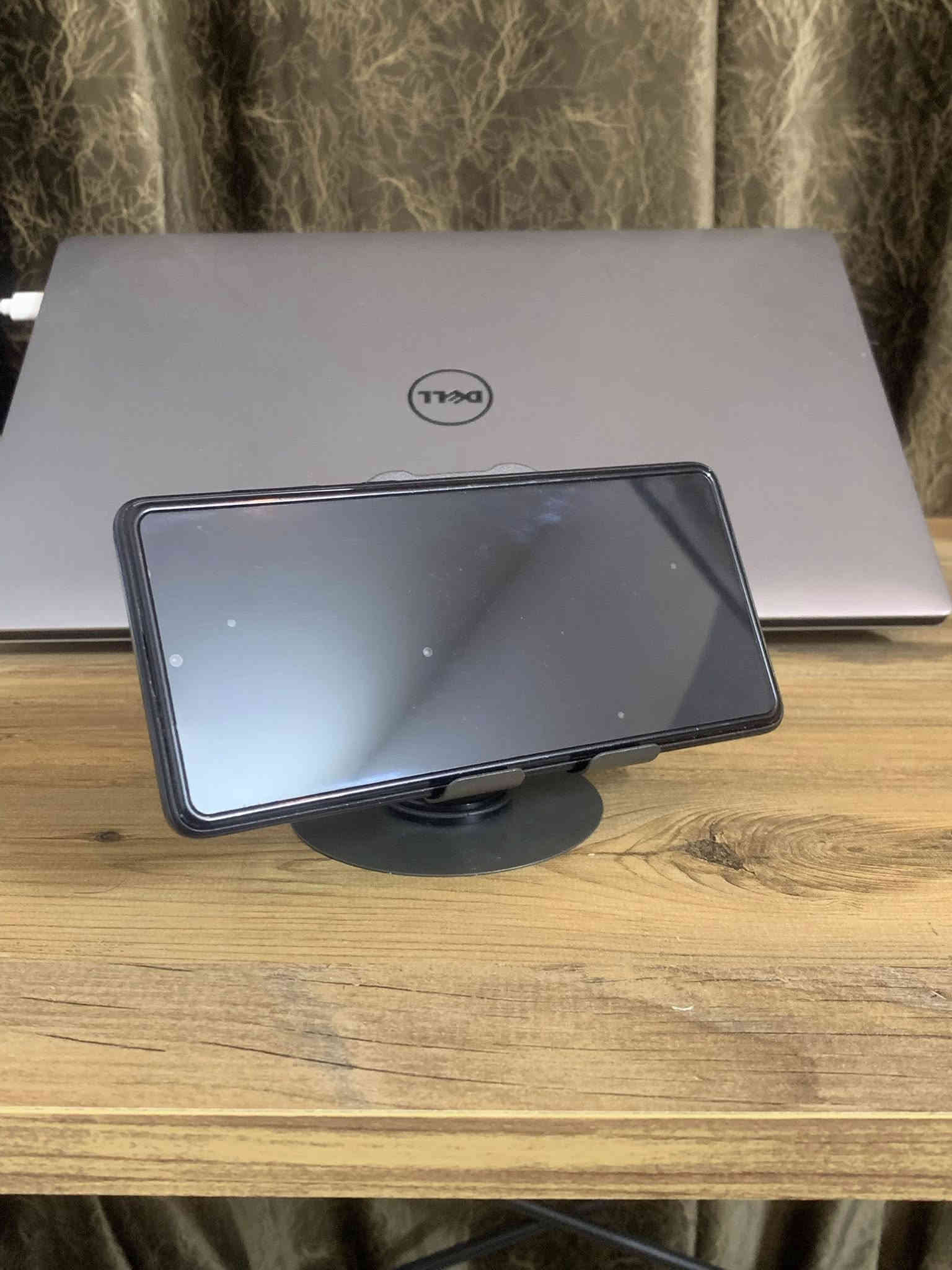 📱 Samsung Galaxy A71 للبيع

🔹 اللون: أسود
🔹 السعة: 128GB
🔹 الجهاز نظيف جدًا
🔹 الشاشة خالية من الشخوط — النقاط الظاهرة بالصور هي من لزكة الحماية فقط
🔹 الجهاز ما مفتوح نهائيًا
🔹 يجي وياه كفر هدية + الكارتونة الأصلية 🎁

🧩 المواصفات العامة:
• شاشة Super AMOLED Plus بحجم 6.7 إنش FHD+
• ذاكرة RAM 8GB
• معالج Snapdragon 730 قوي وسلس
• بطارية 4500mAh تكفي استخدام يوم كامل
• كاميرا خلفية رباعية بدقة 64MP
• بصمة داخل الشاشة + شحن سريع 25W
• يشغل ببجي 60 فريم بثبات 🎮
• أداء ممتاز للألعاب المتوسطة والتصفح والاستخدام اليومي

💰 السعر: 150 ألف بيه مجال

📞 للتواصل: ماسنجر أو واتساب ***********
📍 الموقع: بغداد – حي القاهرة
🚫 ماكو توصيل
