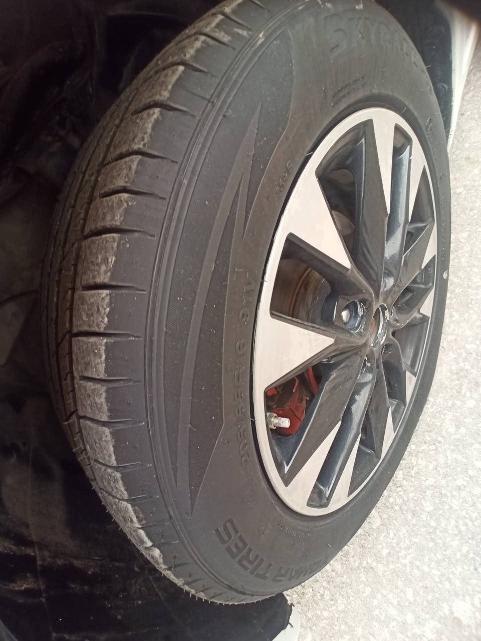 نيسان سنترا موديل 2019 أمريكي
رقم نجف دولي بأسمي مداور مباشر
ضرر جاملغ ودعامية حادثها بسيط كذلك يوجد 3 بمكانات بارد بسيطة والسيارة نظيفة جدا
محرك 1.8 
نظام ECO اقتصادي + سبورت
شاشة بلادي
كامرة
مثبت سرعة
مانع انزلاق
تحكم شاشة بالستيرن
ومواصفات أخرى
مكانها نجف
السعر:  116 ورقة
موبايل: ***********
