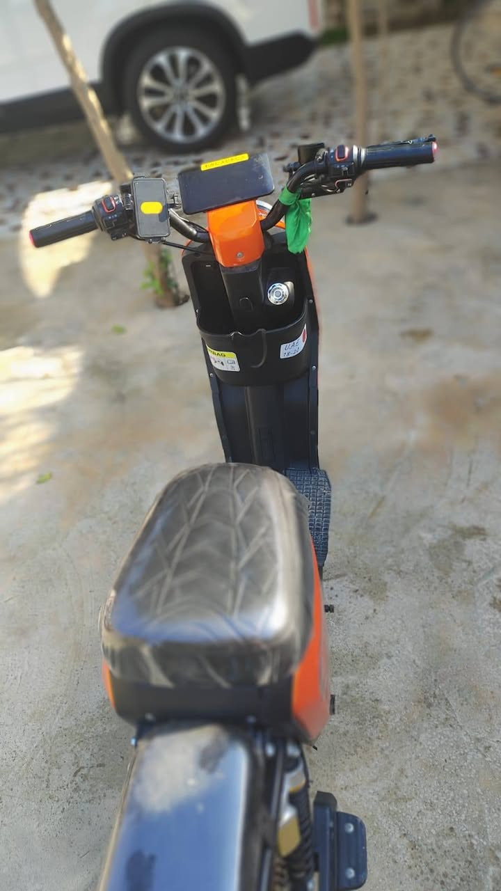 سلام عليكم
دراجه شحن نوع (R9) جاهزه من كل شي مابيها نقص خمسه بطاريات كهربائيات كلهة شغاله كامله من كل شي 2سويج +2بصمات ومرياتها مامشدوده السعر(450)  مكاني ديالئ الخالص سراجق للستفسار الأتصال عل الرقم ***********
