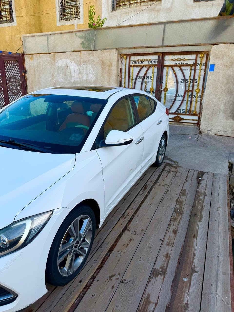 سلام عليكم
النترا سوبر خليجي 2019 بيها بارد باب 
السايق سياره فول موصفات عدا البصمة 
فتحة حساسات تحكمات كامره 
باقي المواصفات المعروفة 
رقم بصرة باسم صاحبي 
محرك ٢٠٠٠دوش 
ماشيه ١٦٠ الف 
مكينه كير خير من الله 
مكان البصرة 
السعر ١٤٥ $وبيها مجال 
الرقم ***********
