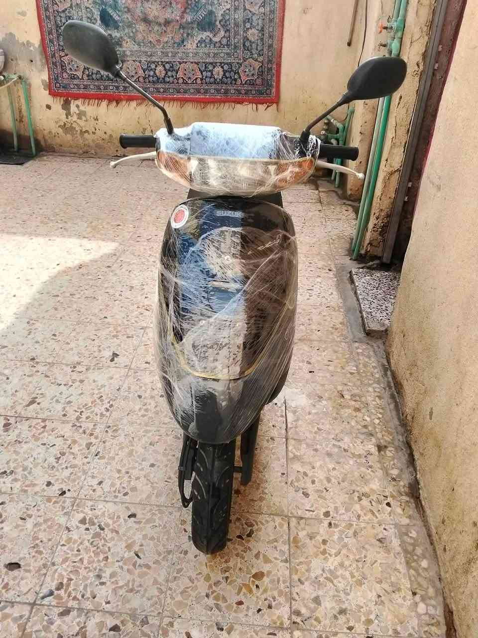 السلام عليكم دراجه سازوكي مسطره للبيع شغاله كله مكفوله كفاله عامه نضافه 100 ب 100 واحد ع واحد صاله 8آيام طالعه من الوكيل سعر 450 بيها مجال مكاني العماره حي نهاوند  رقم ***********
