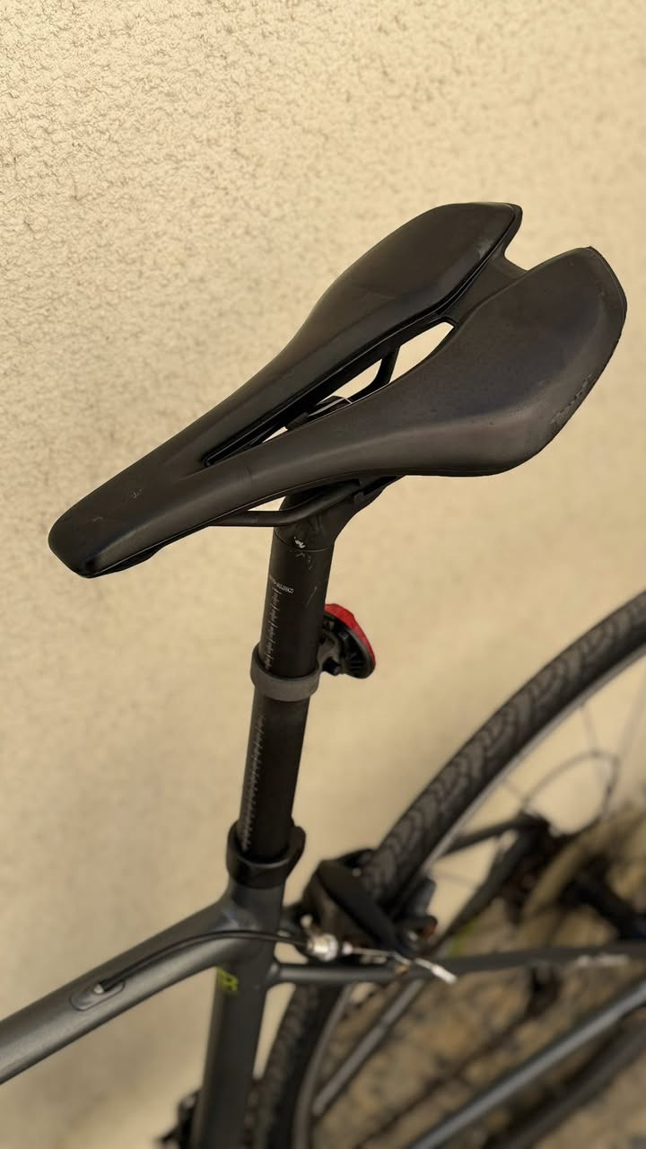 السلام عليكم 🫡♥️
رود ماركة جاينت( GIANT )
مختمة بكل اجزاء الدراجة

معدن الفريم // المنيوم بالكامل
فريم حديث + دفن بالكامل💥

سستم الدراجة // شيمانو كلارس Claris
كامل بدون اي نقص
عدد السرع // 2x8🔥

ويالة الدراجة // ماركة جاينت مختمة 
يتكون من طبقتين لتحمل الطسات والوزن + بولبرن🌟

السعر💵 // 375 الف وبي مجال
العنوان🏠 // بغداد - حي القاهرة
للاستفسار على الخاص او الرقم
***********
