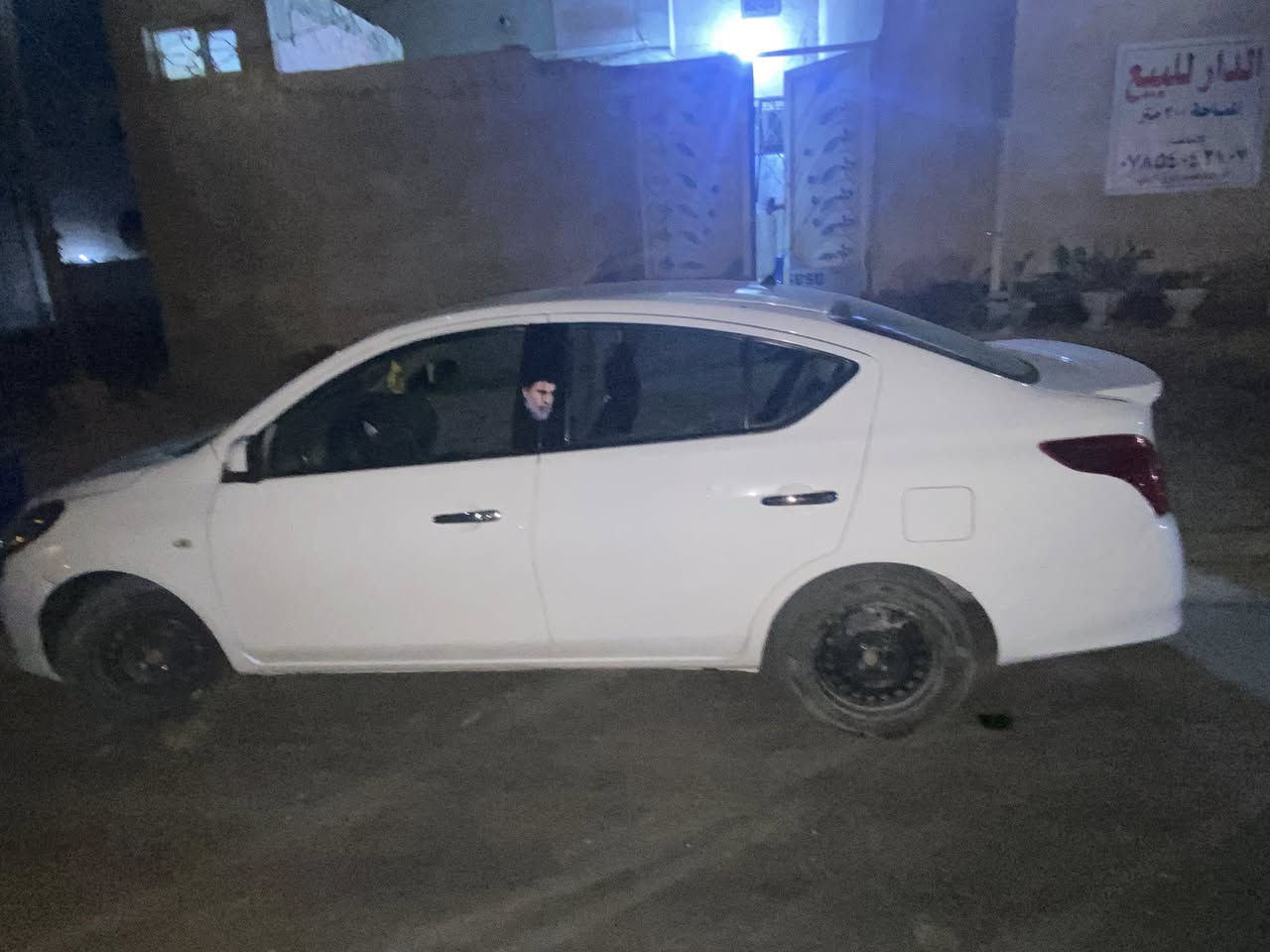 السلام عليكم ورحمة الله وبركاته بسم الله الرحمن الرحيم نيسان صني للبيع موديل 22رقم اربيل جديدتحويل أو وكاله حاضر  بيها 3قطع صبغ شاشه وكامره ماشيه 176الف كيلو متر
مكاني نجف *********** سعر 100ورقه وبيها مجال
