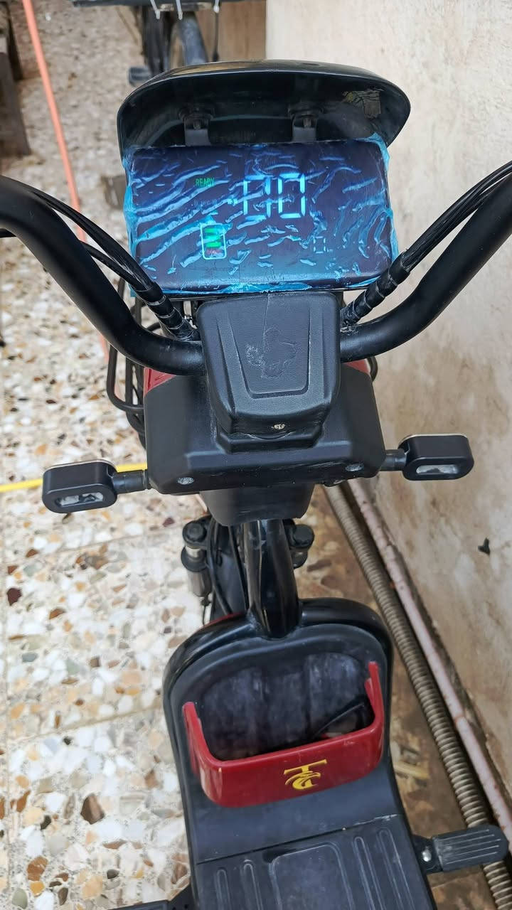 دراجة شحن حجم 20 بطاريات كبار 20 امبير عدد 5 باتري وياها سويج وبصمة وكارت ذكي تشغيل عالشاشة مع صندوق خلفي وسلة امامي وبيها سماعات بلوتوث تايرات ضخمة امامي وخلفي جوبلس وبطاريات جدا نظيفة السعر 325 
*********** بي واتساب
