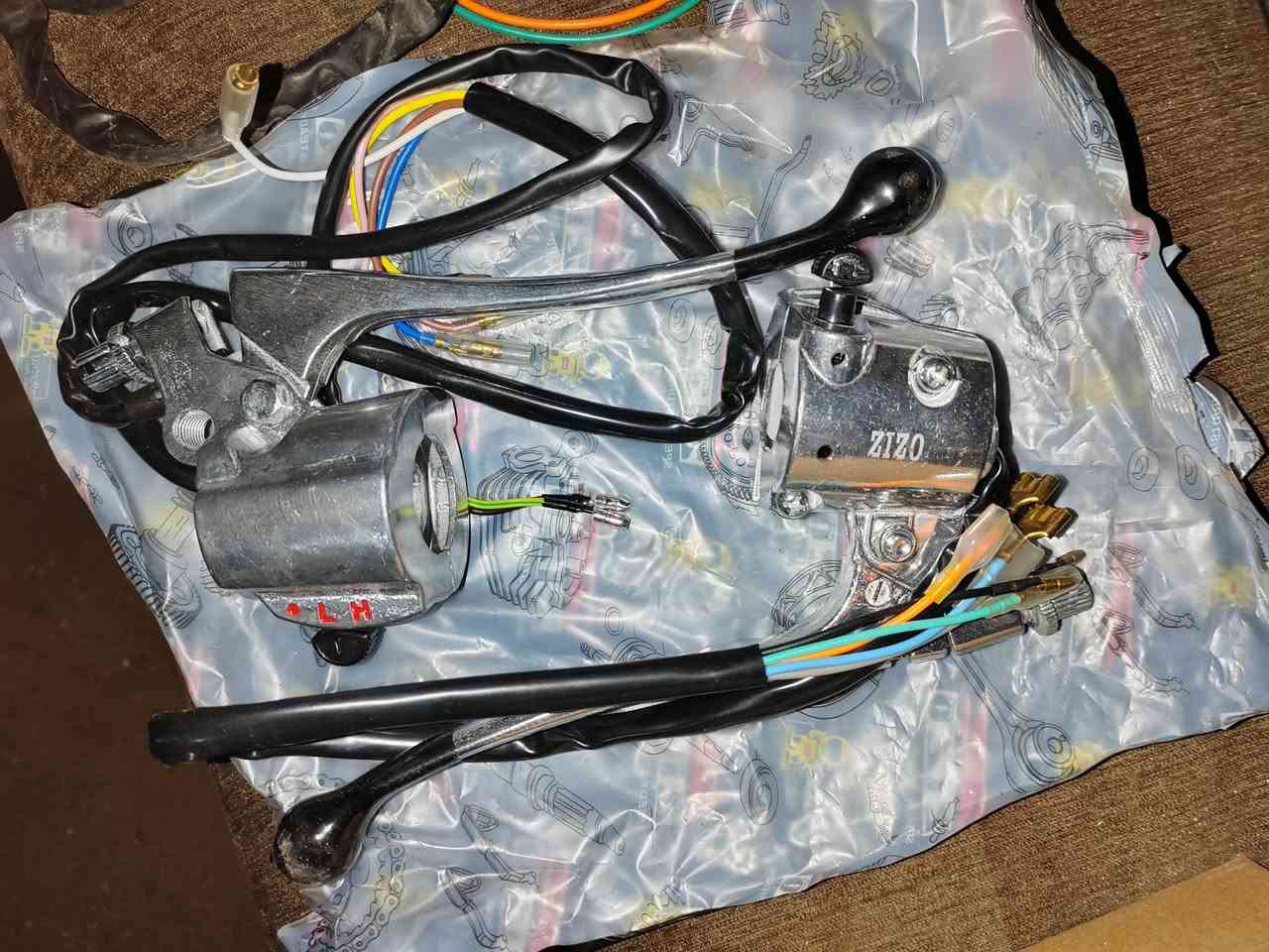 يدات اصليات مال أربعة گير بلجيس جبتهن من أحمد شهاب بس فتحتهن من الجيس ب 15الف


**إذا كنت صاحب هذا الإعلان وتريد حذفه لأي سبب، رجاءا أرسل رسالة إلى الدعم الفني**