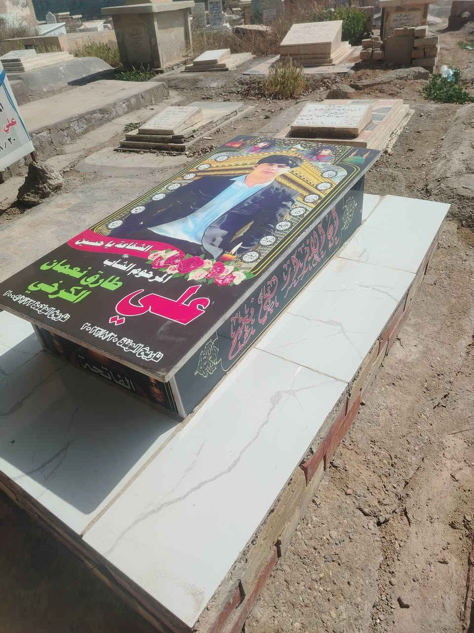 السلام عليكم مستعدون لترميم وبناء القبور في مقبرة الشريف مكتب سيد طه الدفان الدفان بعقوبه مقبره الشريف *********** وتساب
