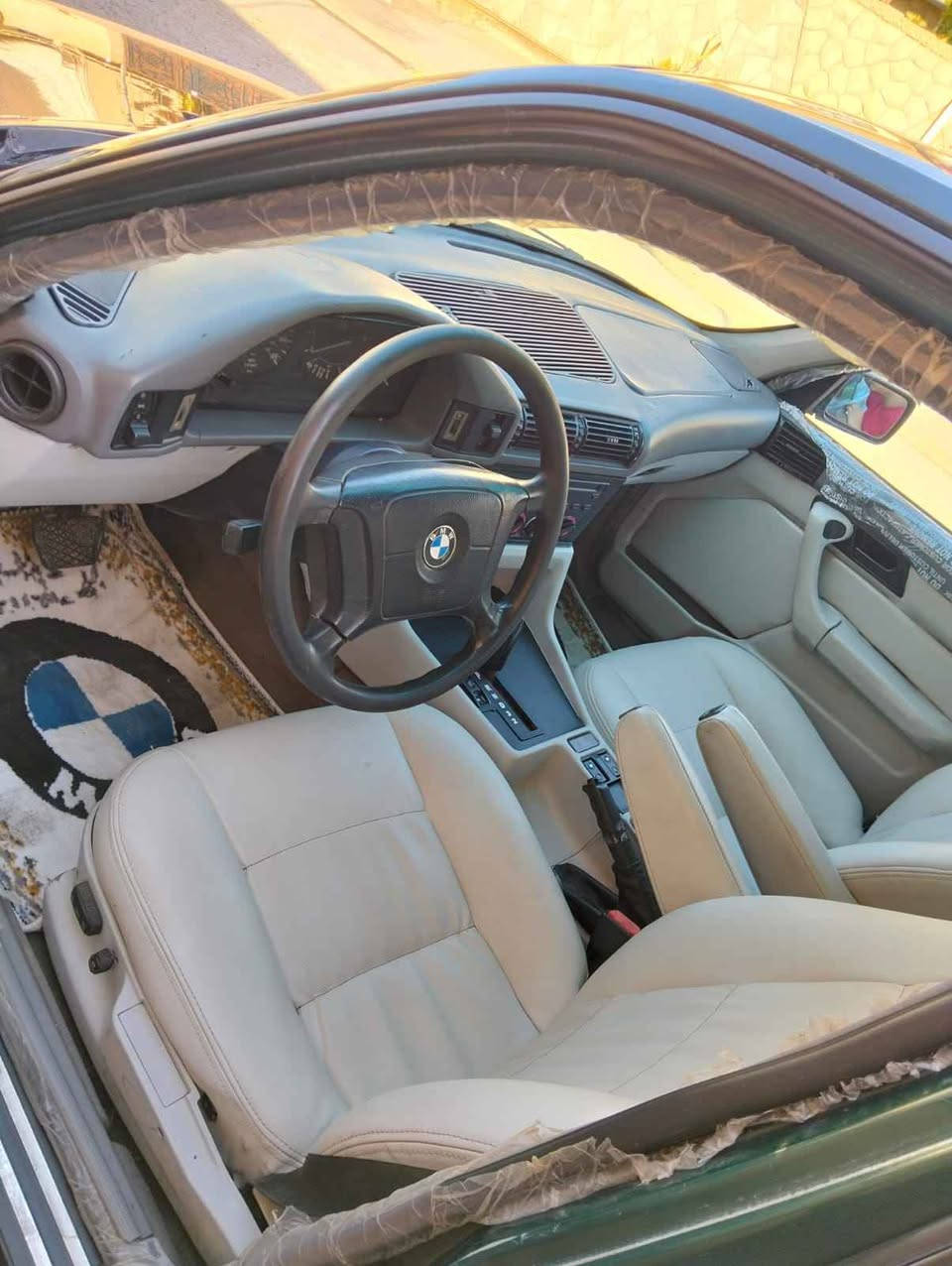 سلام عليكم 
سيارة بي ام موديل 1993 أصل محدث 1995 
صبغ عام جماليه بدون حادث ارجع اكرر بدون حادث 
حجم 520 محدث 525 
رقم اربيل 22 دولي شرط التحويل 
محرك كبس دجتال 
كير 528 بومه 
تبريد ثلج شغال 
بجم عريض 
تخم وياله M 
دعاميتين M
تخم تاير جدد
كشنات جلد + كهرباء 
سقف سلايد كهرباء 
لايت زنون تخبل 
دمام مسجل بالصندوك
وباقي المواصفات ماذكرتهن ان شاء الله من تجي تشوف بعينك سياره احلا من الصوره شرط 
مكاني كركوك 
السعر 73 بي مجال للطيبين 
*********** Singapore
