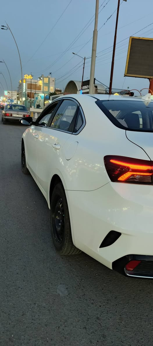 Kia K3 كيا كي٣ رقم بغداد بأسمي موديل  ٢٠٢٤
 ماشيه٢٧ قابل للزيادة 
تفاصيل 
حادث خشم الجاملغ شبر فقط 
 وبنيد مبدل 
بدون شواصي بدون لغود بدون تكم بدون دواخل 
كير مكينه تبريد مكفول 
فول مواصفات بصمه
 فتحة تحكم ستيرن شاشه كار بلي
تخم تاير 
تغليف كشنات كامل اصلي 
مكاني بغداد  العبيدي 
السعر 127 ورقه  مجال قليل جدآ
***********
