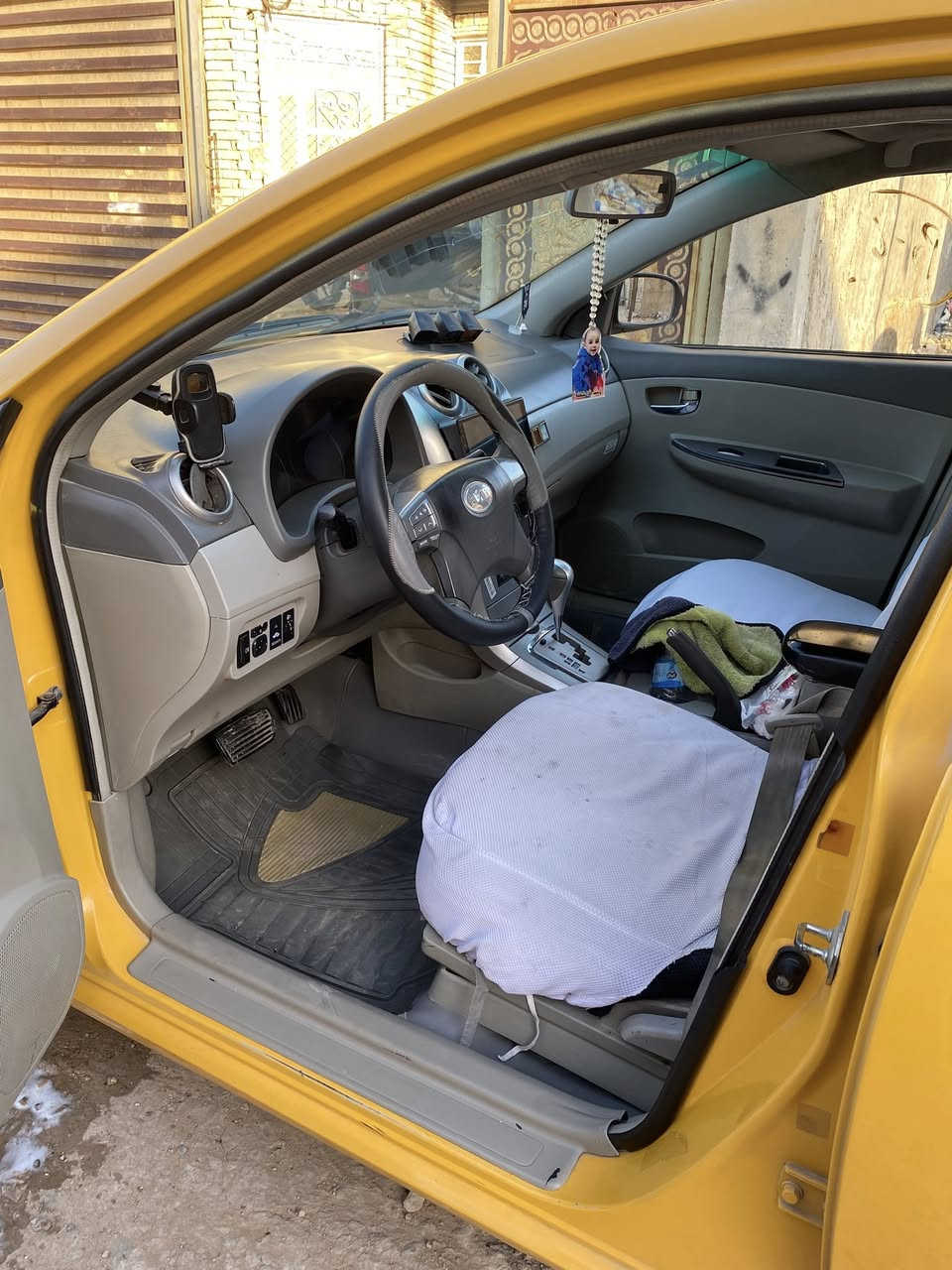 سلام عليكم BYD 2014     ماشيه 119 حقيقي
سياره جاهزه وخير من الله محرك وتبريد وكير مكفول فقط الكير بي صوت بوربن وتصليحه علي  
صبغ احزام ما عدا القماره للجماليه
تايرات جدد
تخم قوايش +تايمن كيس جدد 
دسكات جدد 
باور جديد 
سياره كامله ما تصرف عليه ربع 
سعره 44 وبي مجال قليل حك الجيه 
***********  
مكان السياره بغداد البلديات

