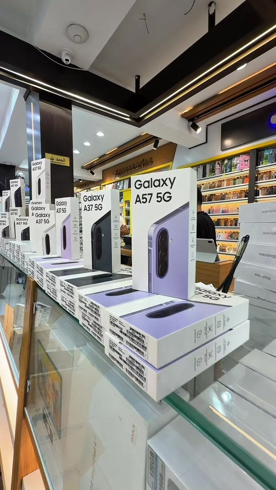 الجديد كلياً من سامسونج وصل إلى مركز تي موبايل! 🔥 📱 SAMSUNG Galaxy A37 5G ▪️ 8GB + 128GB | 487,000 د.ع ▪️ 8GB + 256GB | 499,500 د.ع ▪️ 12GB + 256GB | 539,500 د.ع 📱 SAMSUNG Galaxy A57 5G ▪️ 8GB + 256GB | 630,000 د.ع ▪️ 12GB + 256GB | 680,500 د.ع ▪️ 12GB + 512GB | 780,500 د.ع ✨ أداء أقوى، تصميم أحدث، وكاميرات مطورة مع تجربة سامسونج المتكاملة التي تعشقها. ✅ متوفر الآن داخل مركز تي موبايل ✅ بضمان الوكالة الرسمي ✅ أجهزة أصلية 100% 📱 خدمات تي موبايل ⚜️ تقسيط مريح عبر كي كارد (مصرف الرافدين فقط) ⚜️ توصيل سريع وآمن إلى جميع المحافظات 📍 المنصور – 14 رمضان – قرب مطعم الساعة 📞 للاستفسار: المبيعات: *********** التقسيط: *********** الصيانة: *********** 🔥 لا تفوّت الفرصة وكن من أوائل المالكين لأحدث أجهزة سامسونج! #Samsung #GalaxyA57 #GalaxyA37 #TMobileCenter #SamsungIraq    

