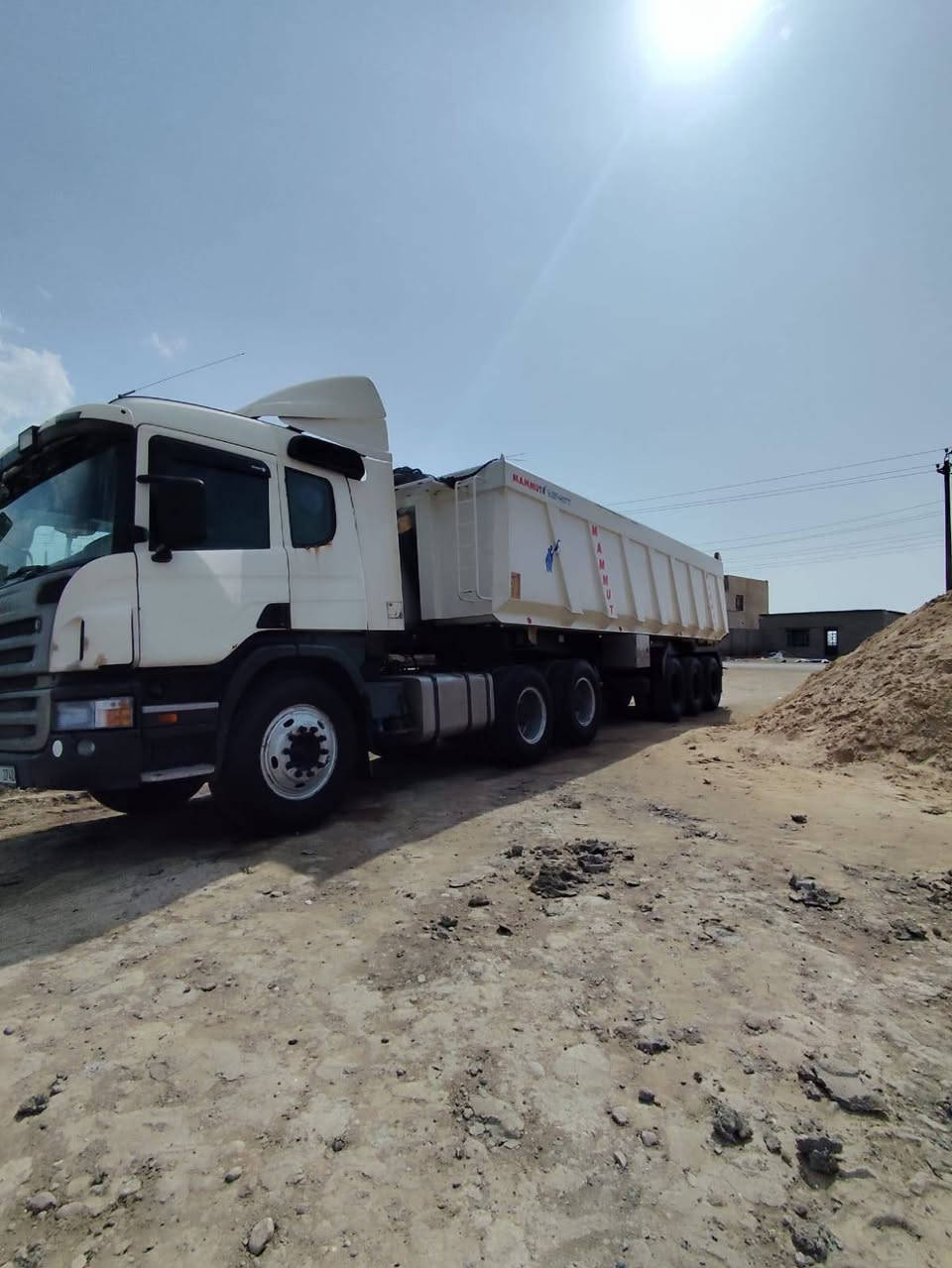 سلام وعليكم
تريله للبيع
 راس مديل 2009
وعربانه مديل2024
رقم نكليزي بصره باسمنه مامعلايه واليحب ينتصل على هذا  لرقم ***********
***********
