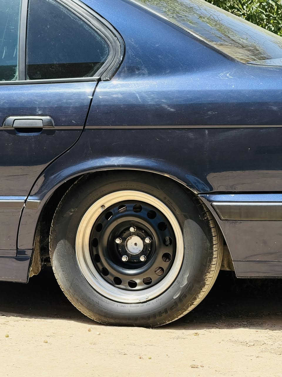 🧩🧩السلام عليكم🧩🧩
تخم ويل اسود فافون BMWاصلي امختم 
حجم البلاد 15من النوادر (موسبيرات )
وبدون وزن خفيف جدا مع تخم تاير جديد موباله
مكاني النجف 
للمراوس بويل رياضي 
***********
