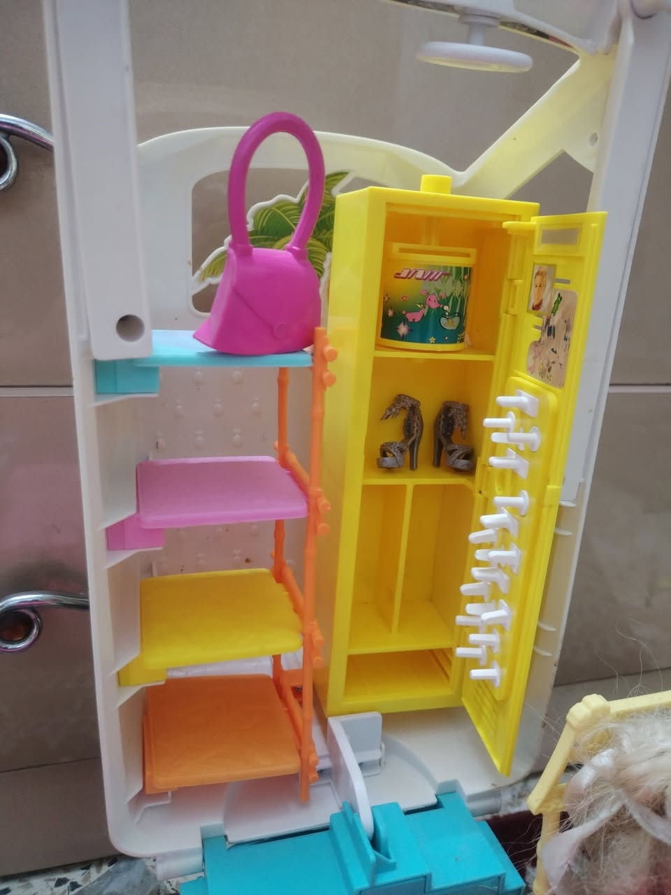 سياره باربي مع باربي وملحقات متوفره
#الجميع


**إذا كنت صاحب هذا الإعلان وتريد حذفه لأي سبب، رجاءا أرسل رسالة إلى الدعم الفني**