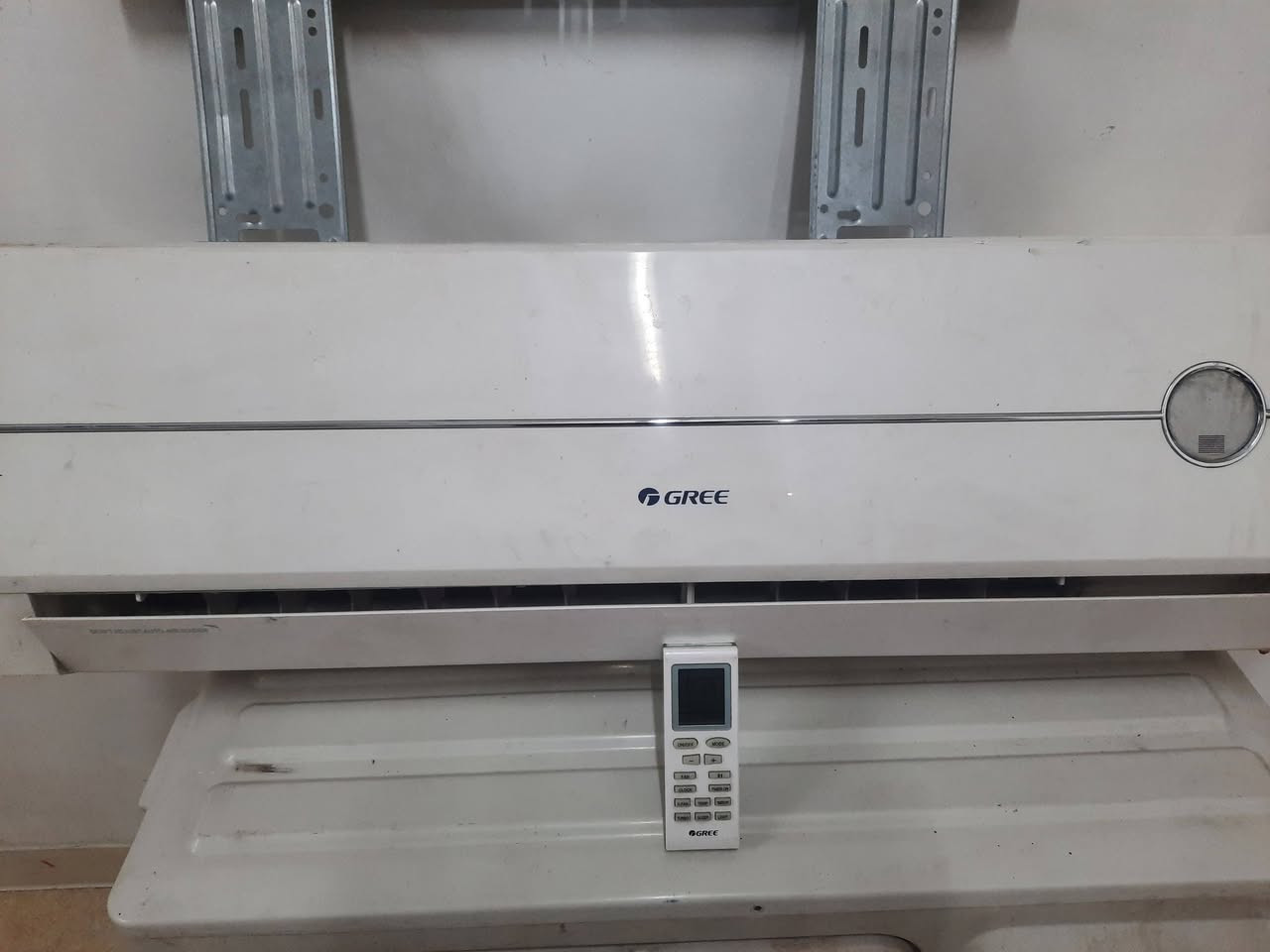 السلام عليكم سبلت نوع GREE نضيف جدا شغال علفحص مابي نقص السعر ٣٠٠ وبي مجال الشراي يتصل *********** مجمع بسماية
