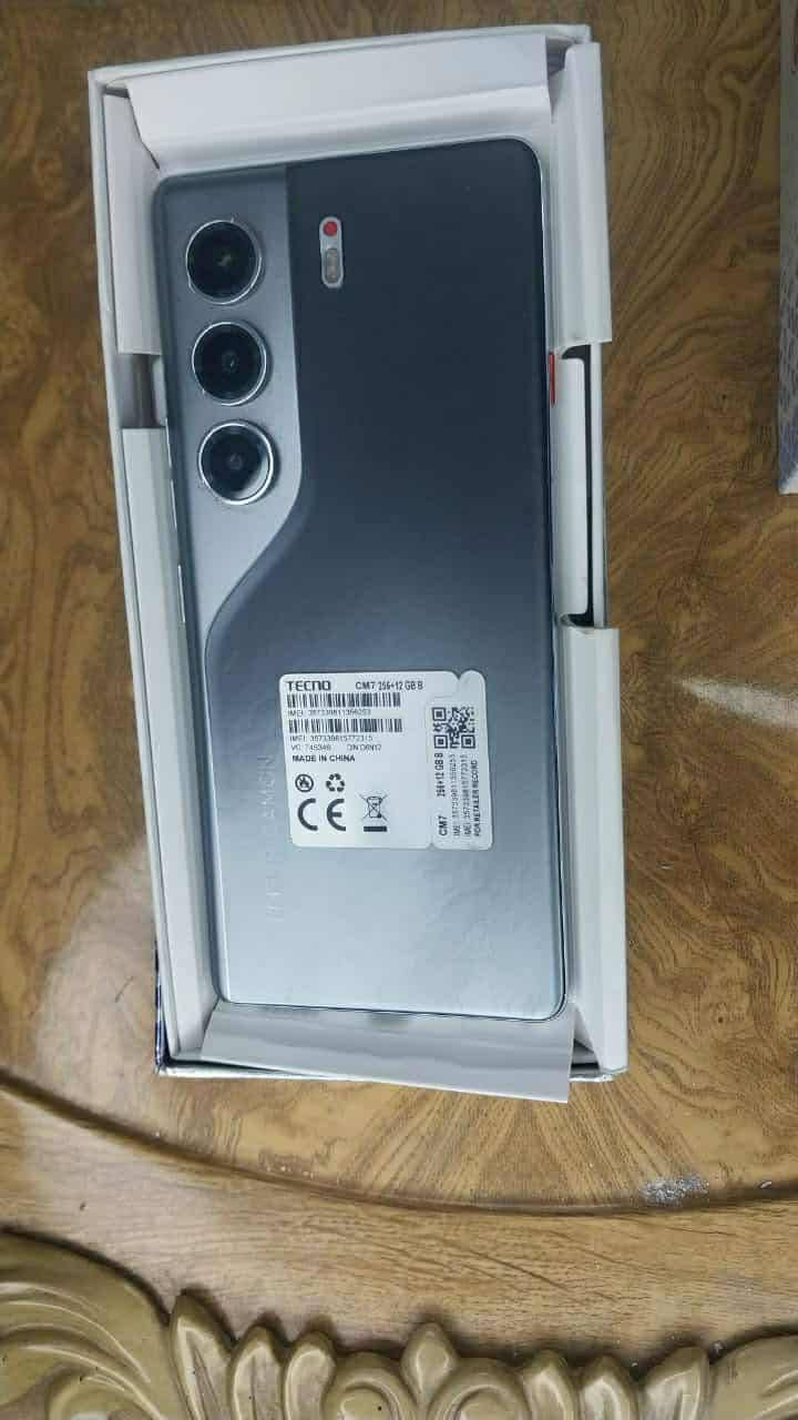 السلام عليكم تكنو كامون40برو ،،5gذاكره الجهاز ٢٥٦ عشوئيه 24 شاشه فول اجدي بي مواصفات حلو ضد الكسر الجهاز أخو الجديد مع العلم جديده 450 صار شهرين من شتريته ابيع 280  أبو 250 لا تعلق ***********
