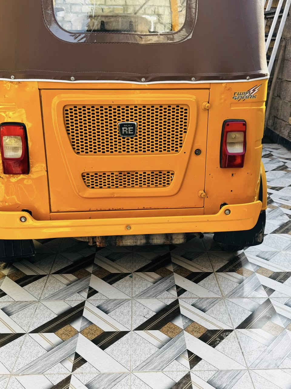 سلام عليكم تكتك موديل 2021 /شهر 11/رقم بصره بسم راعيها بصره تحويل ثاني يوم  كفاله عامه بيها بس البارد موضح بتصوير 
***********
