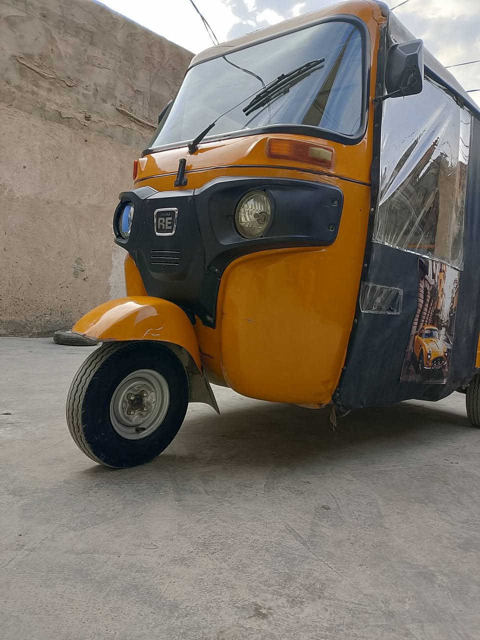 سلام عليكم 
تكتك للبيع 
الموديل 2020/10
اوراق اصولي 
جادر/ تايرات جديدات 
مامتواجد عل فيس 
للاتصال/ ***********
