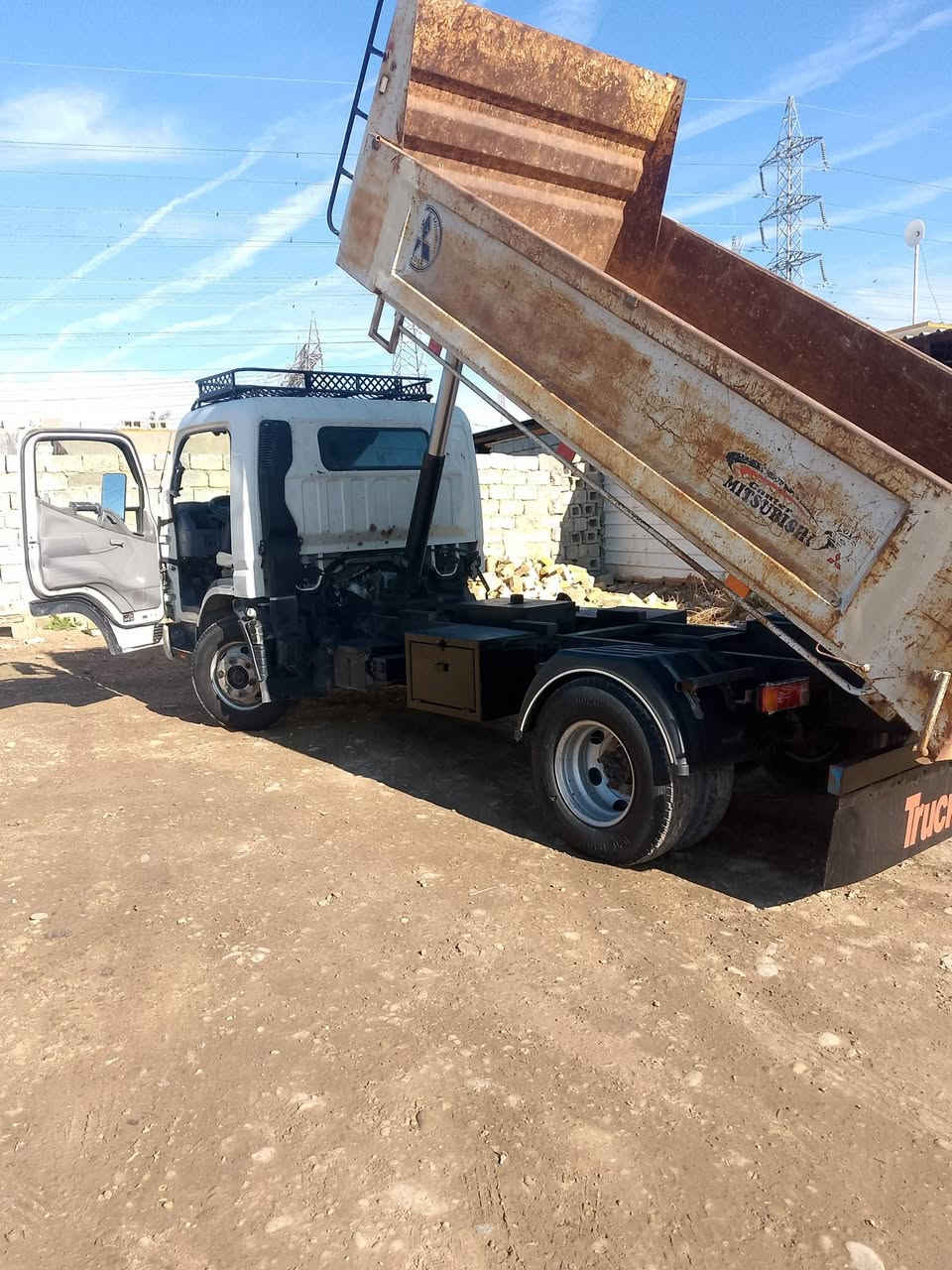 للبيع موديل 2014 سياره مكفوله كفاله عامه سنويه مانافذه تحويل ثاني يوم للاتصال ***********العنوان بغداد قرب جسر الدوار التاجيات
