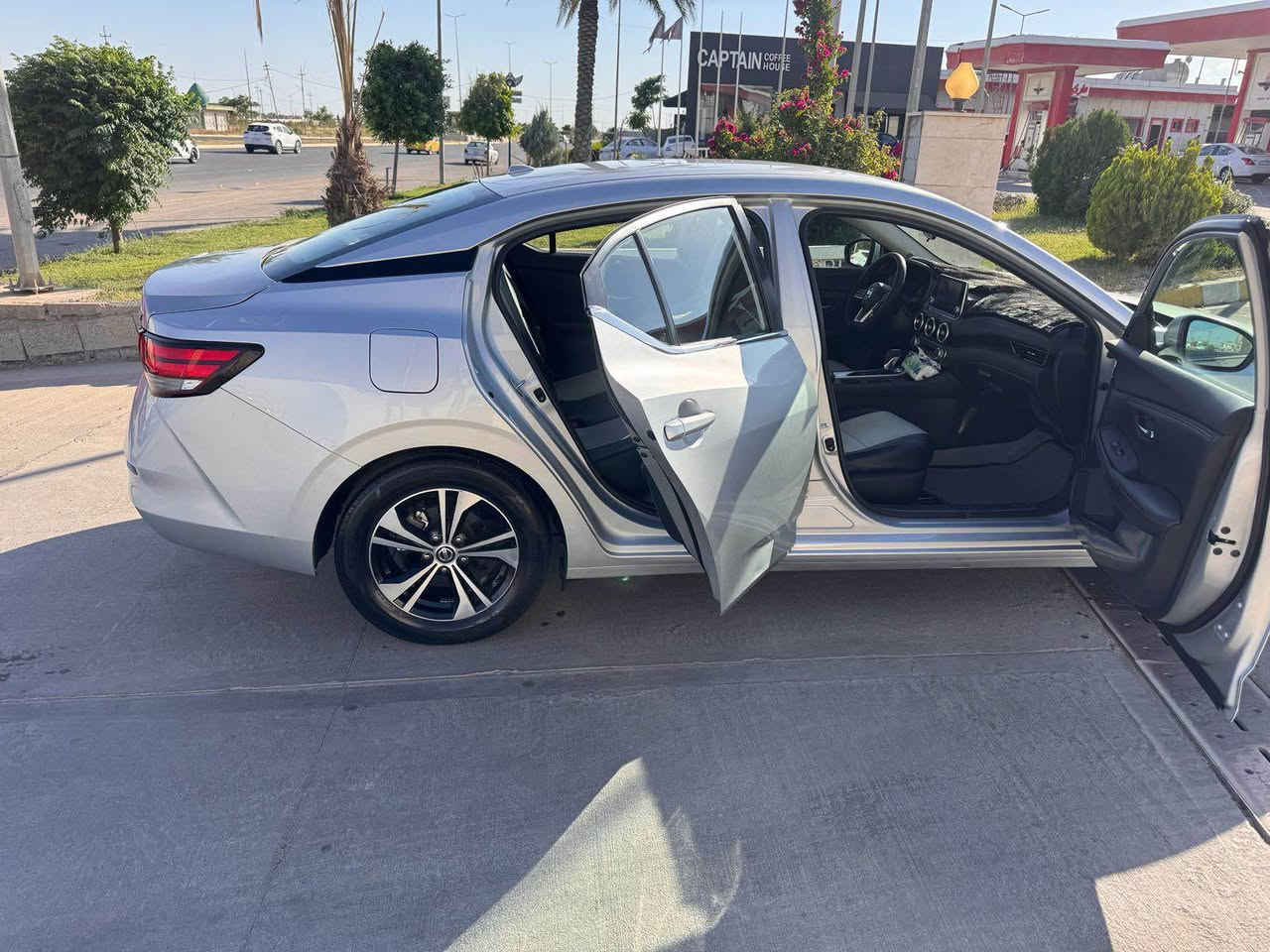 نيسان سنترا sv 2022 
وارد كندي 
ضرر صور الحادث موجود بسيط
بجم كبس 
ماشيه 44،000 ميل 
تبريد ثلج 
رقم جديد سنويه جديده لغاية 2029
سياره بدون مصرف

مكان السيارة كركوك

للتواصل *********** كركوك, العراق
