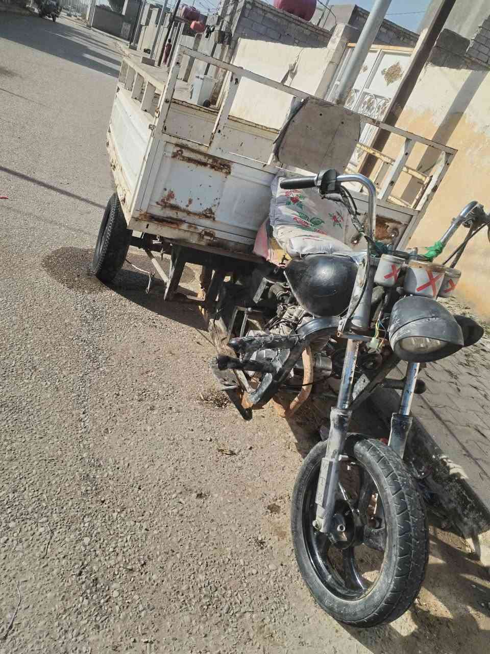 سلام عليكم ستوته لبيع كلك مكفوله من سرقه محرك نضيف مابي شي شاصي بيه لحيم تايرات نضيفات كهربايات شغاله عايزه ربط السعر 425 الرميثه حي المهندسين
***********
