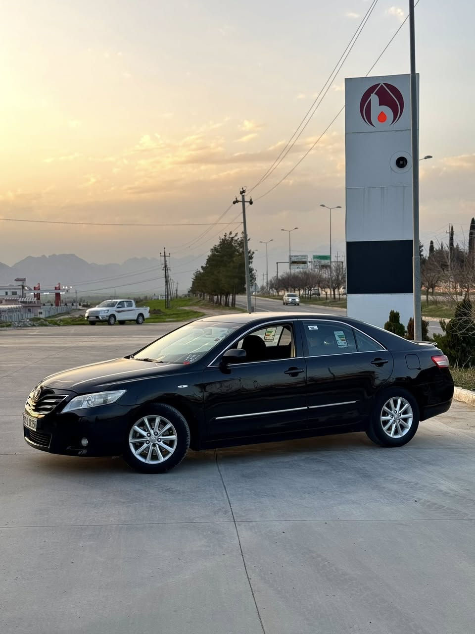 س
سەرەتا بەناوی خوای گەورە و میهرەبان
کامری ڕەشی قەتران کلین بێ بۆیاغ
2010 مواسەفات ئەمریکی
سەیارەکە زۆر پاک ماوەتەوە بێ مەسرەفە
چوار تایەی نوێی لەژێرە
تازە ڕۆنی گۆڕدراوە
سەیارەکە بێ تەقە و ڕەقەیە زۆر توند و تۆڵە
گێڕ و مەکینە بە شەرت
سەیارەکە بەناوی خۆمانەوەیە .
نرخی 105$
شوێن قەڵادزێ
***********
