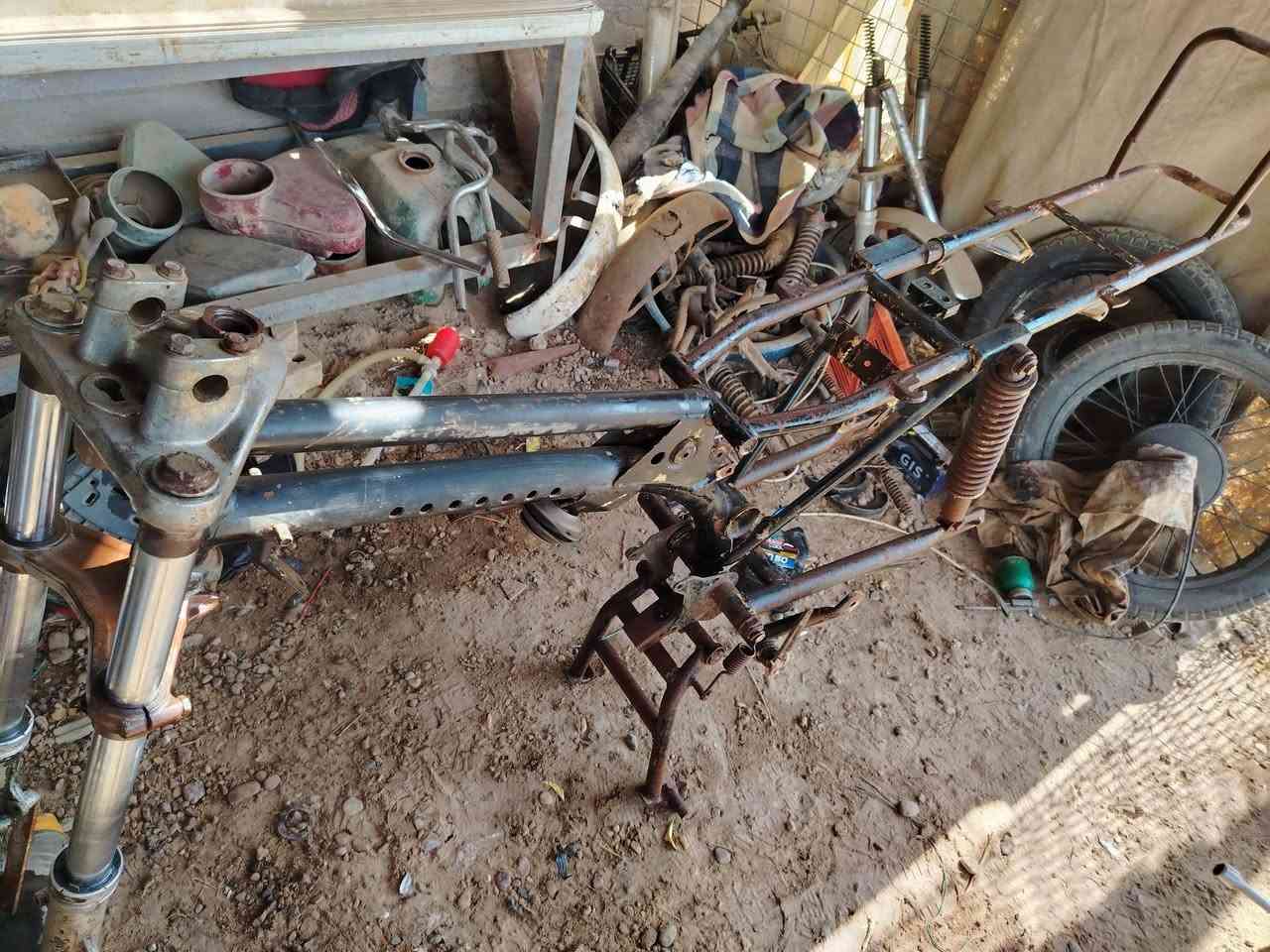 من رخصت المدير غراض للبيع موجود توصيل اتصل على *********** بي وتساب
