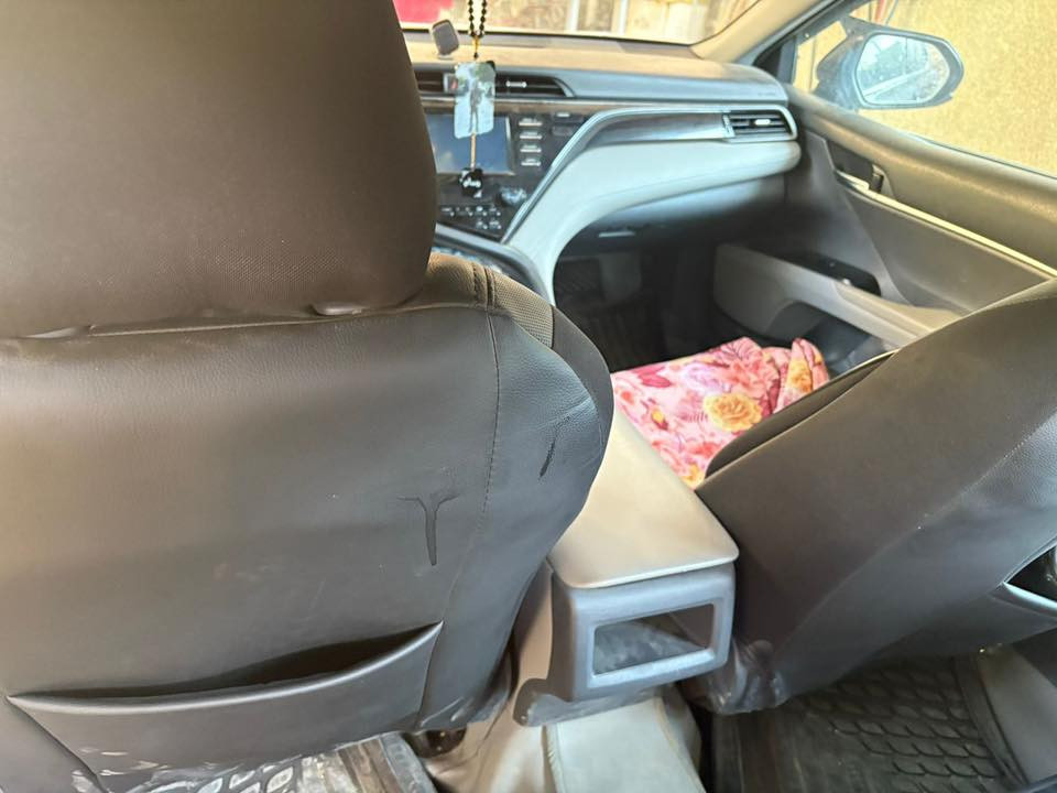 سلام عليكم
كاميري موديل 2020 ( هايبرد ) 
رقم بغداد 

لون اسود ملكي 
حادثهة بس قبق جنطة 
موجودة صور حادثهة 

بدون ايرباك 

ماشية 75 الف ميل 
مواصفات 
Le 
كشنات جلد 
كشن السايق كهربائي 
هاند  بريك بصمة 
تبريد بيانو

كامرة 
رادات 
زنون 
مانع تصادم 
السعر 165  وبيهة مجال 

الاستفسار الاتصال على الرقم 
***********
مكان السيارة بغداد الاسكان
غير متواجد على الفيس
